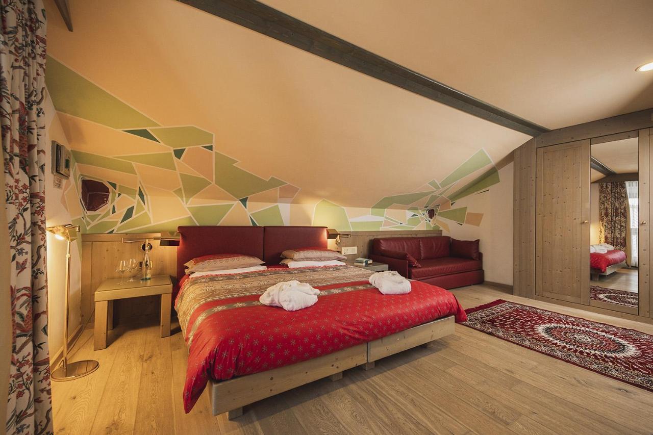 Doppel-/Zweibettzimmer mit Balkon